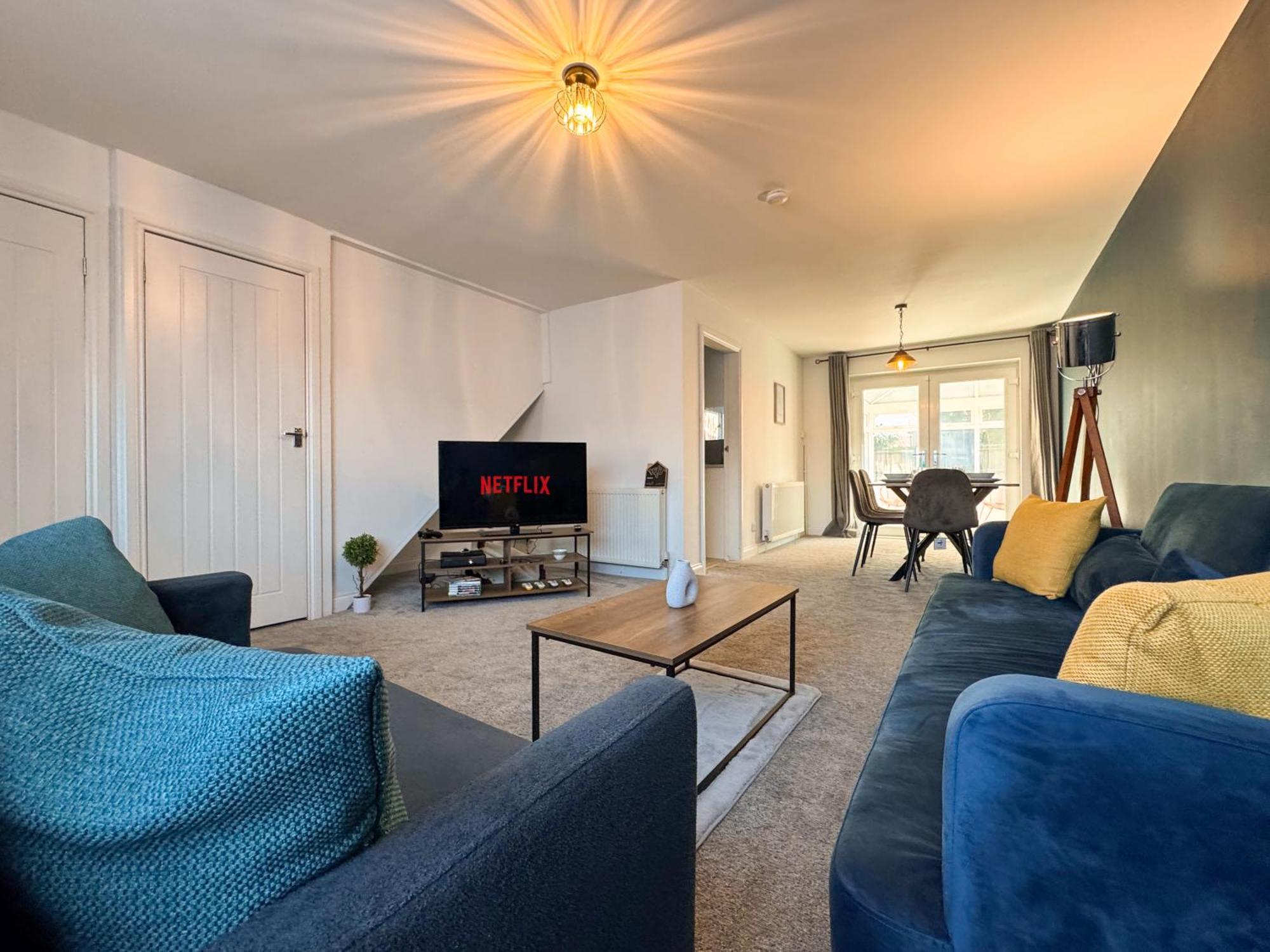 Holiday home 3br - Private Parking - Monthly Discounts *