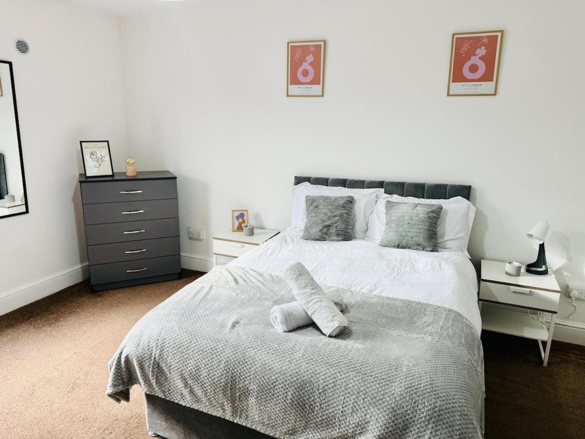 Apartment In 3-bed House - Near City-centre, Qmc, Of & Wollaton Park - Sleeps 5