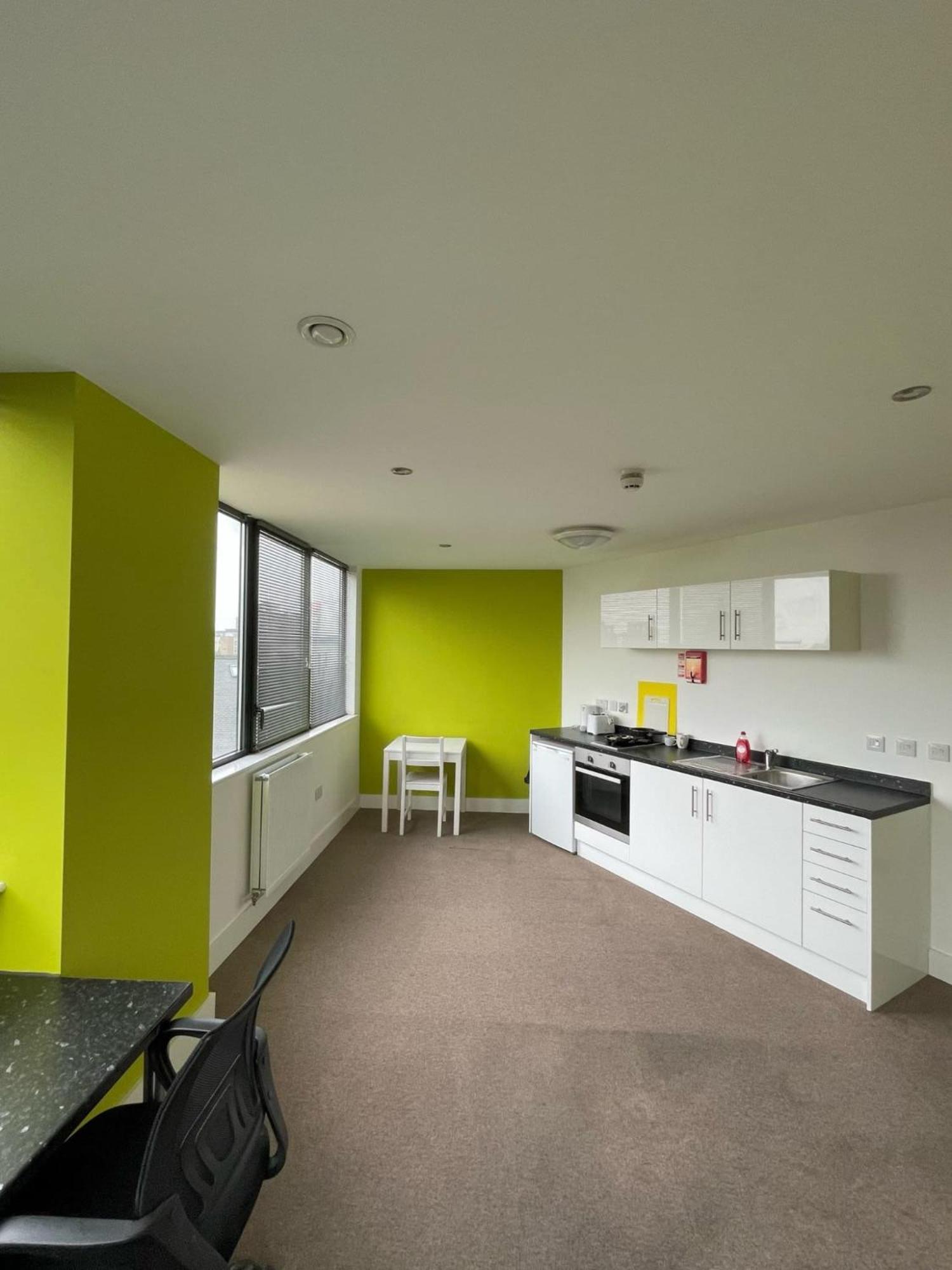 Cosy And Bright At Hydrogen Apartment Nottingham