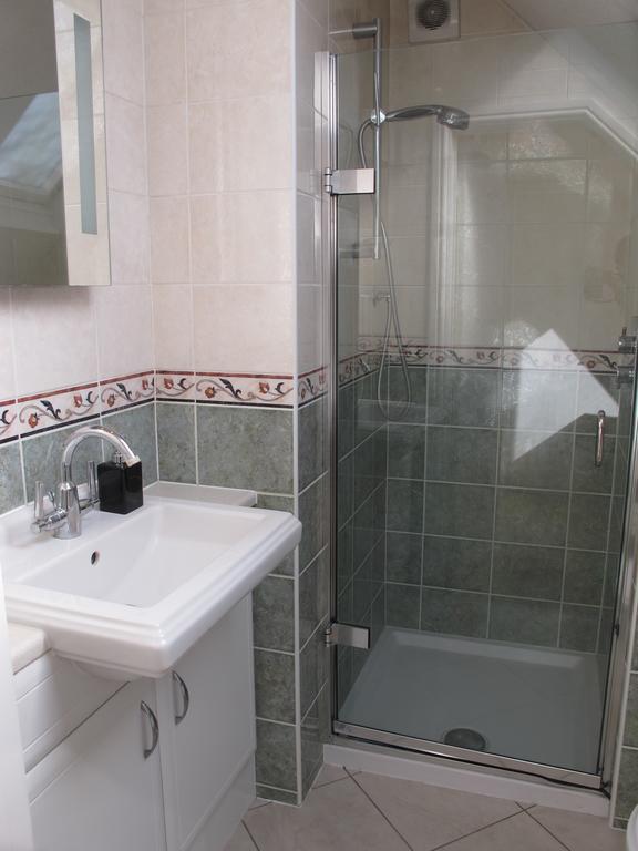 Westmorland - 4 House - Walking Distance To Qmc And - Free Parking Homestay *