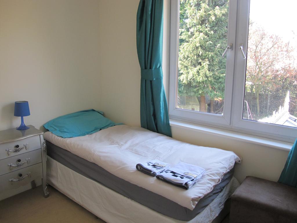 Westmorland - 4 House - Walking Distance To Qmc And - Free Parking Homestay