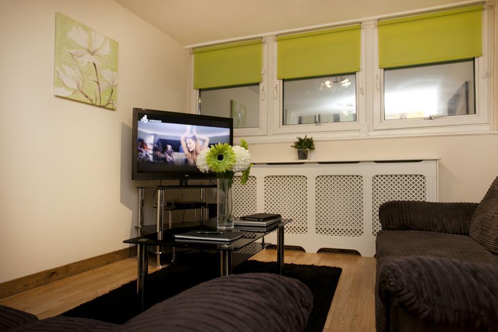 Victoria Centre Apartments: Shopping Hub With 24/7 Access *