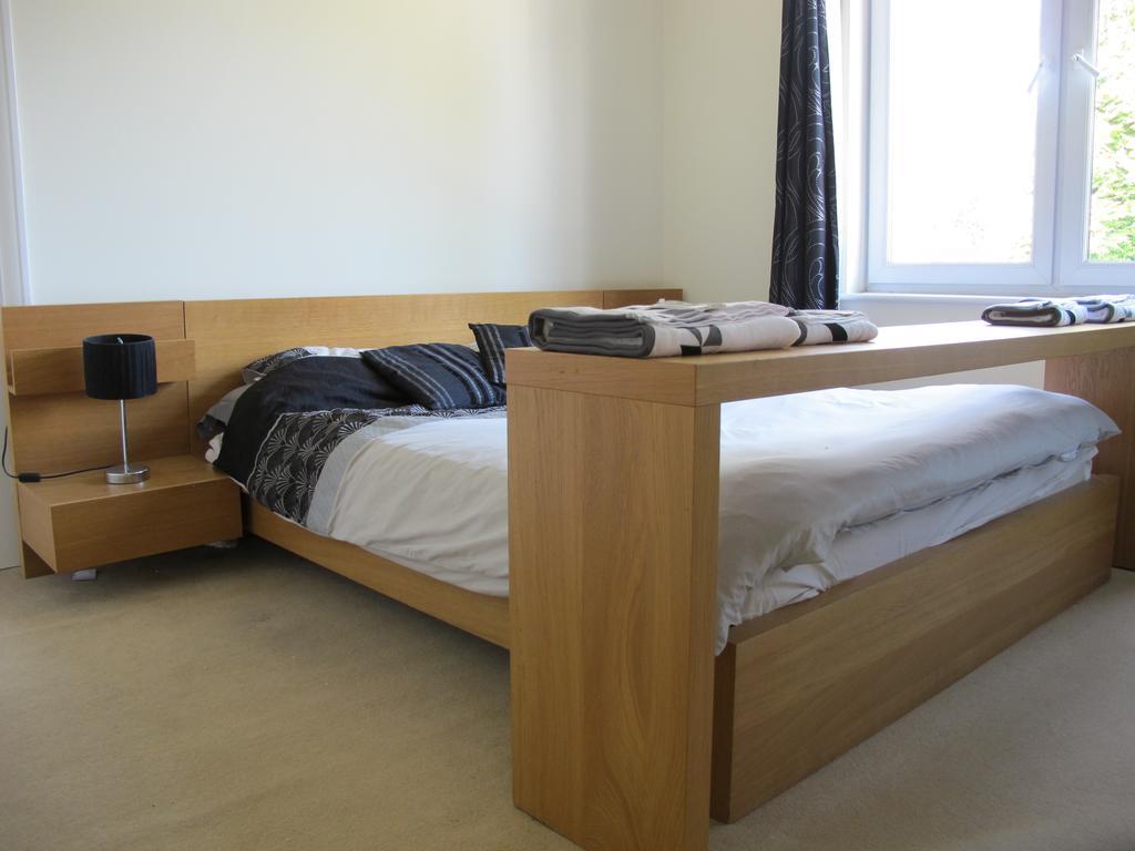 Westmorland - 4 House - Walking Distance To Qmc And - Free Parking Homestay *