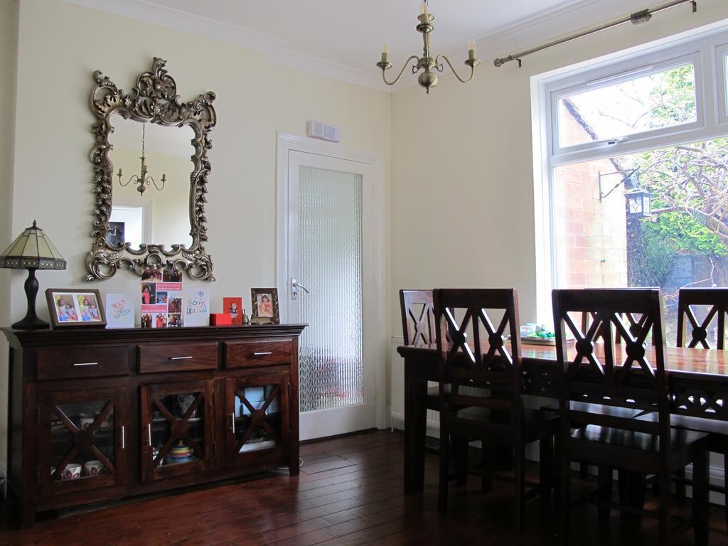 Westmorland - 4 House - Walking Distance To Qmc And - Free Parking Homestay