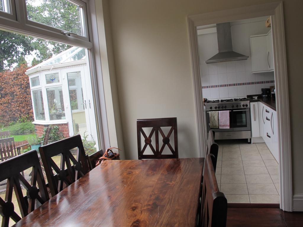 Homestay Westmorland - 4 House - Walking Distance To Qmc And - Free Parking *