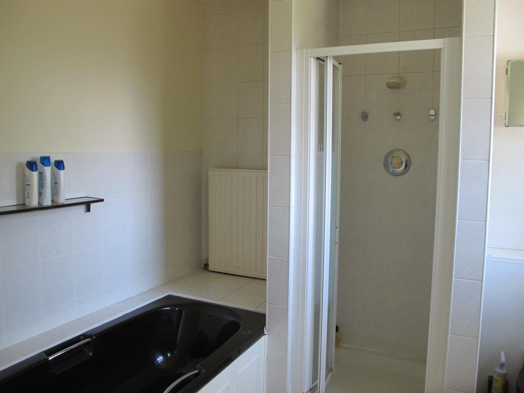Westmorland - 4 House - Walking Distance To Qmc And - Free Parking Homestay *