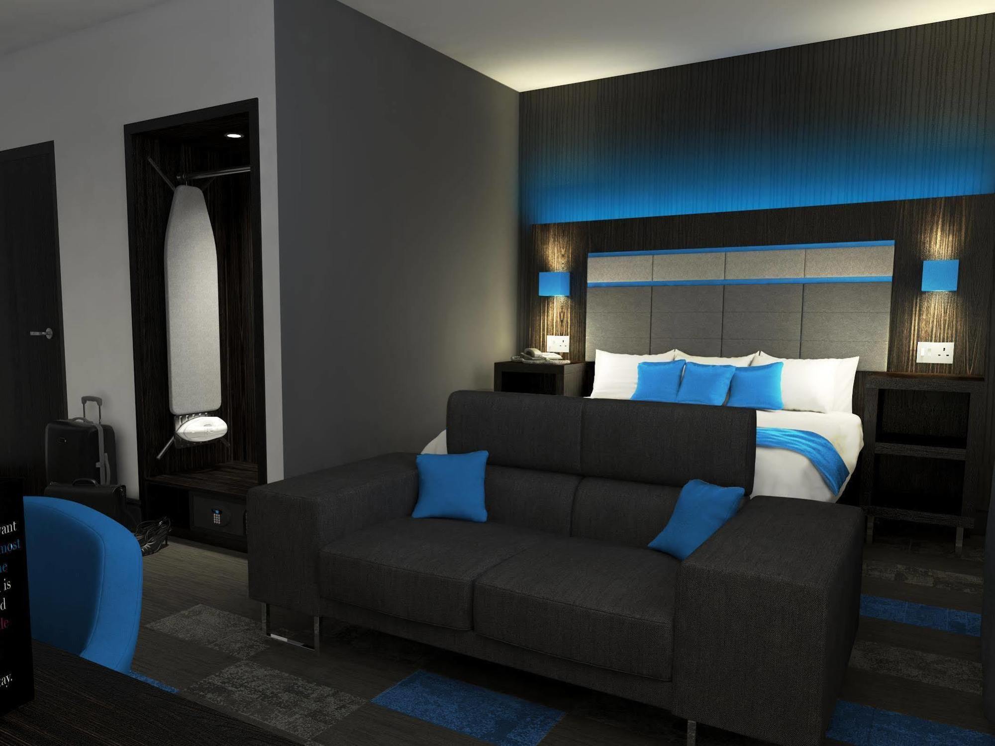 Roomzzz 4*