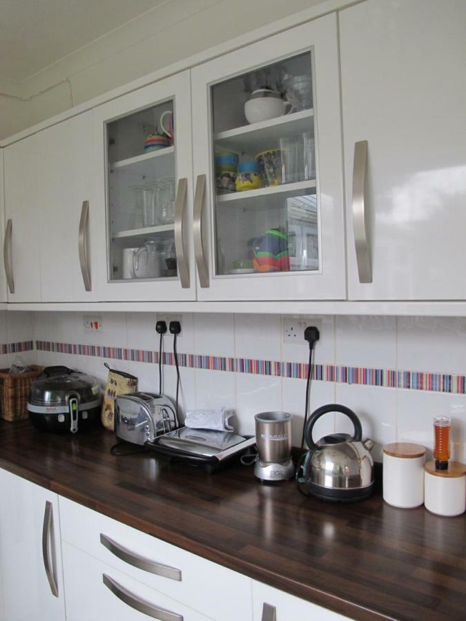 Westmorland - 4 House - Walking Distance To Qmc And - Free Parking Homestay *