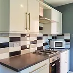 Perry Road, Beautiful Large House Available For Guests And Contractors Parking Wifi