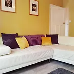 Perry Road, Beautiful Large House Available For Guests And Contractors Parking Wifi