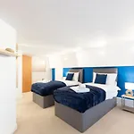 De Luxe Short Stays-Crusader Apt