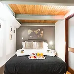 De Luxe Short Stays-Crusader Apt
