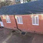 Flat 1 - Entire Modern Studio With En-Suite And Free Parking Close To Qmc, City Centre & Notts Uni