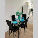 Charming And Modern 2 Bed Apartment In City Centre