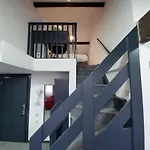 Russell St Suites