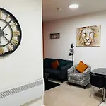 Stylish 2 Bed City Apartment