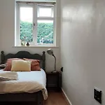 Private Comfortable Guest Suite - Nottingham