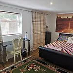 Peaceful Studio En-Suite Pvt Entrance Garden Free Parking