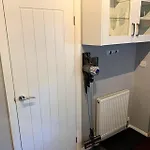 Limpenny Studio Apartment - Work Friendly And Outstanding Garden Studio Close To City Centre