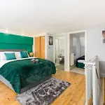 The Exquisite Duplex Of Central Nottingham