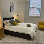 Nottingham City Centre - Luxury 2 Bed Apartment Perfect For Sightseeing, Visiting Family Or Friends