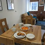 Nottingham City Centre - Luxury 2 Bed Apartment Perfect For Sightseeing, Visiting Family Or Friends