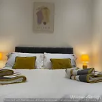 Nottingham City Centre - Luxury 2 Bed Apartment Perfect For Sightseeing, Visiting Family Or Friends