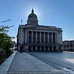Central Nottingham Gem - Luxurious 2-Bed Apartment