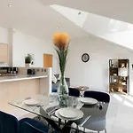 Pass The Keys Stylish 2 Bed Apartment In Central West Bridgford