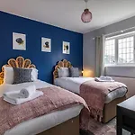 Stylish 3 Bed Home In Nottingham - Harmony House