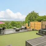 Hollinwell View