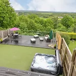 Hollinwell View