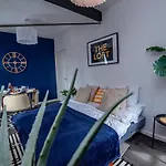 Flat 5, Super King Bed, Free Parking, Workspace, Free Wi-Fi