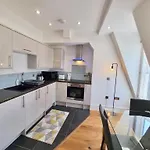 Lovely 1 Bed Apartment In Old Market Square