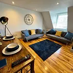 Market Street Penthouse By Kp