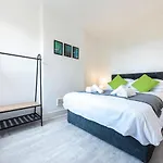 Jasmine Villa B - Ideal For Qmc & Uni - Free Parking