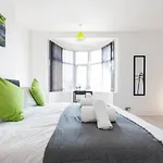 Jasmine Villa B - Ideal For Qmc & Uni - Free Parking
