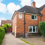 Alderton House - Spacious 3 Bed With Parking