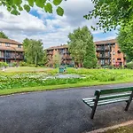 Waterlily Apartment - Beautiful 1-Bed With Overlooking Balcony