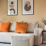 Waterlily Apartment - Beautiful 1-Bed With Overlooking Balcony