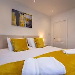 Quiet & Cosy Wollaton Bungalow, Large Garden, Near To Wollaton Deer Park