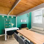 The Exquisite Duplex Of Central Nottingham
