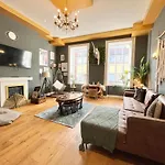 Unique & Luxurious 2 Bedroom City Centre Apartment