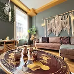 Unique & Luxurious 2 Bedroom City Centre Apartment