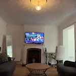 Entire -4 Bedrooms Detached House With Driveway
