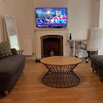 Entire -4 Bedrooms Detached House With Driveway