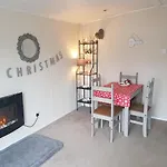 Lovely 2-Bed Chalet At Robinhood Retreat Free Park