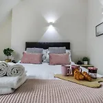 Luxurious 2 Bedroom Apartment In City Centre
