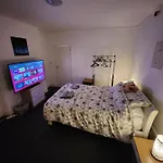 Nice Cosy Flat. Walking Distance To City