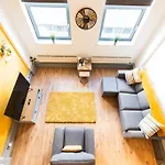 Nottingham Central Lace Market Apartment With Three Bedrooms And Free Parking